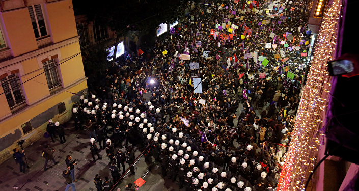 Feminist Gece Yürüyüşü: 